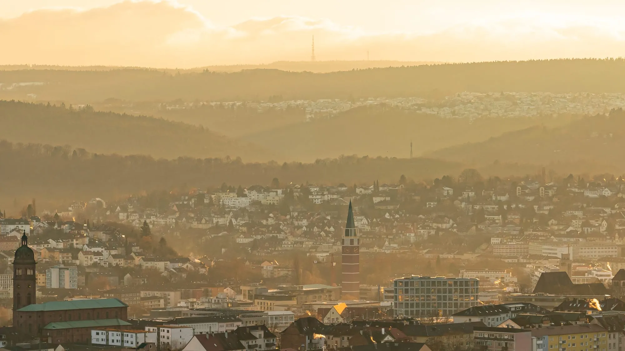 Blick über Pforzheim im Abendlicht