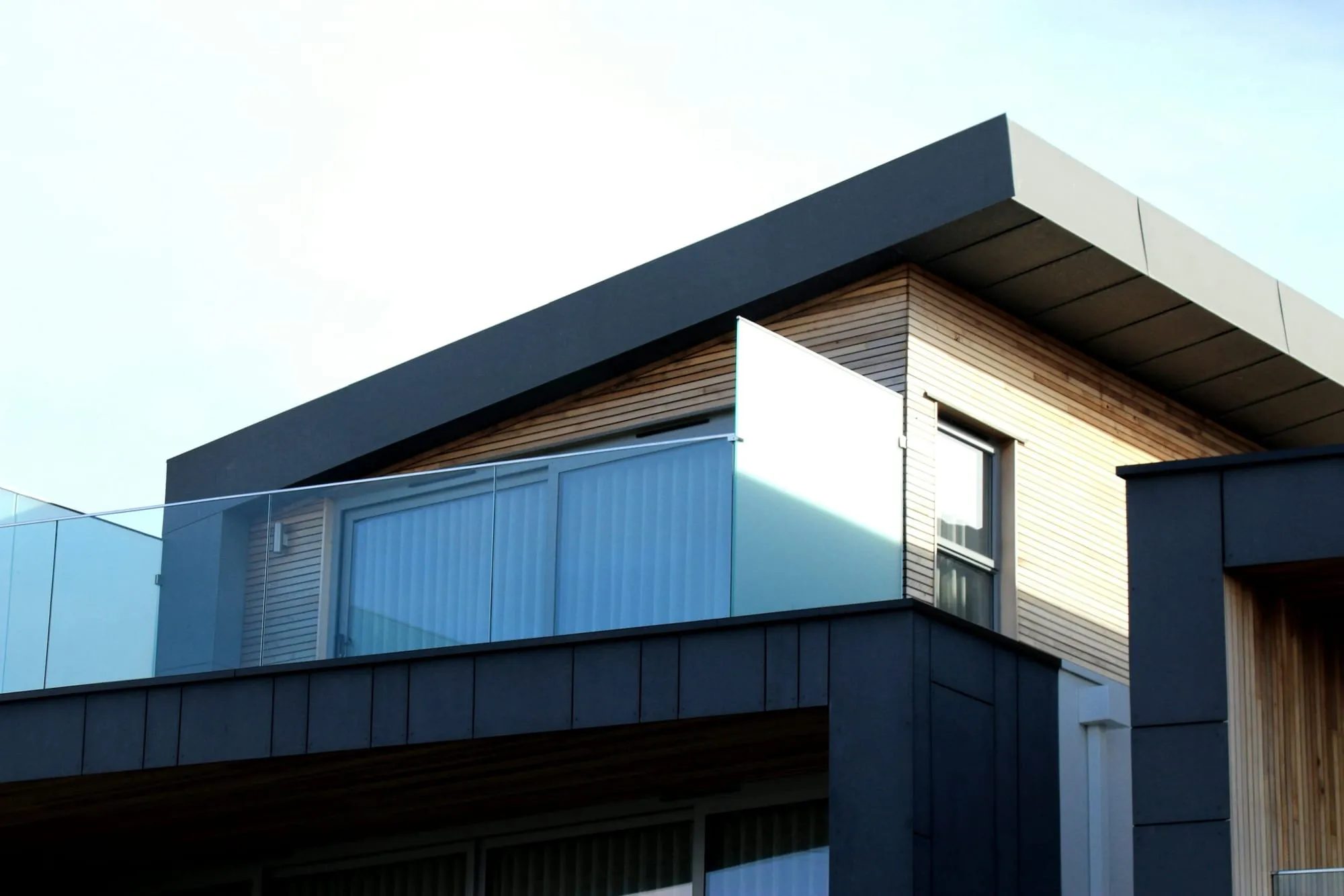Modernes Haus von außen - Haus mit in die Ehe gebracht Scheidung