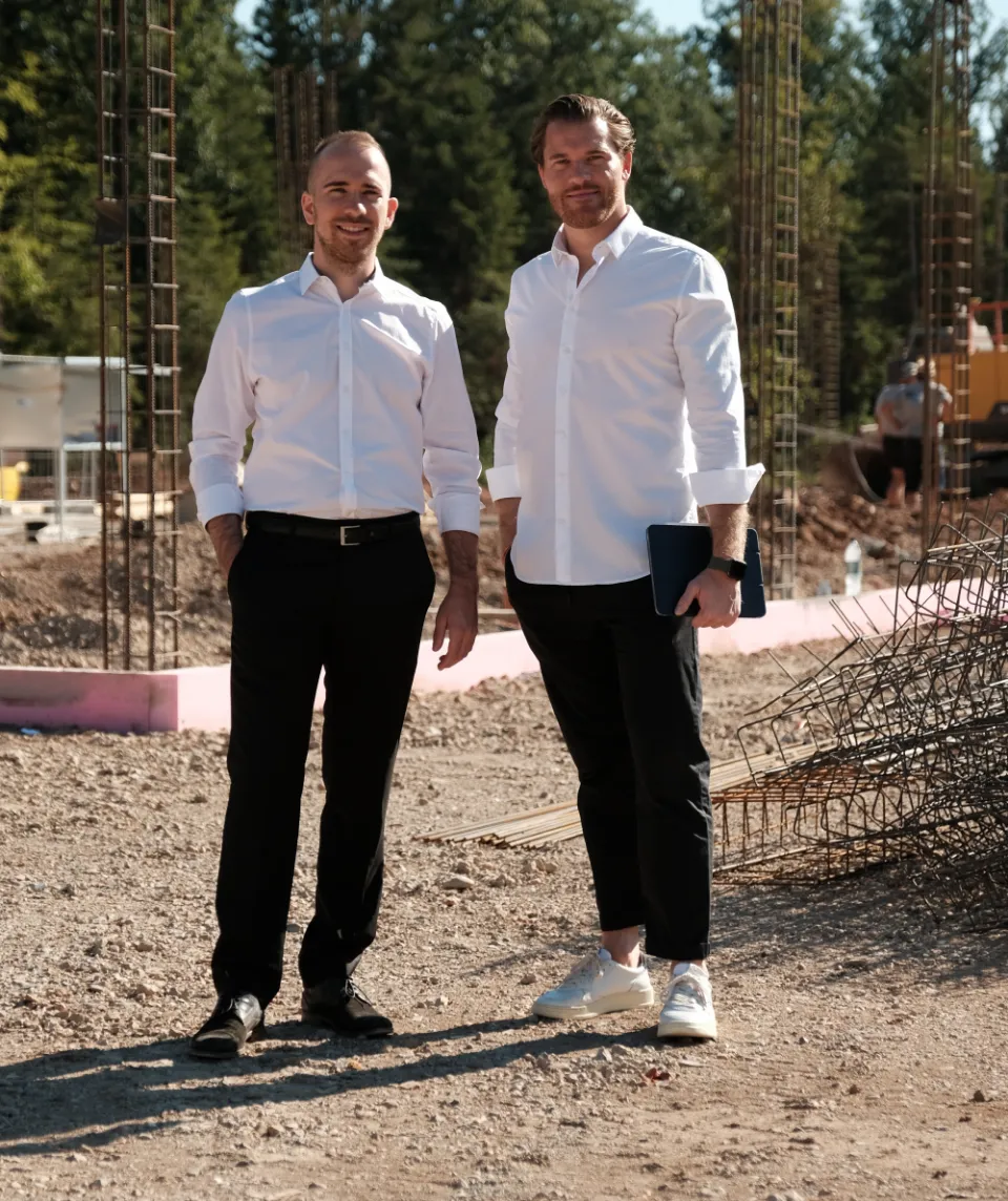 Zwei Geschäftsführer von GEOTEAM auf einer Baustelle